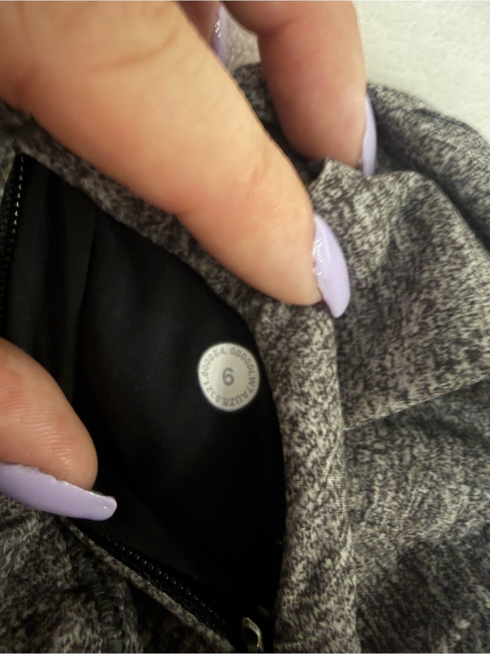 Lululemon track that shirt size 6 - Picture 6 of 6